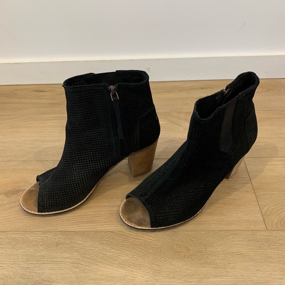 TOMS Booties US Size 7 - Picture 2 of 5